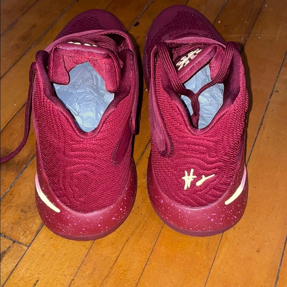 Kyrie 2 red velvet RARE size 14 - Picture 3 of 4